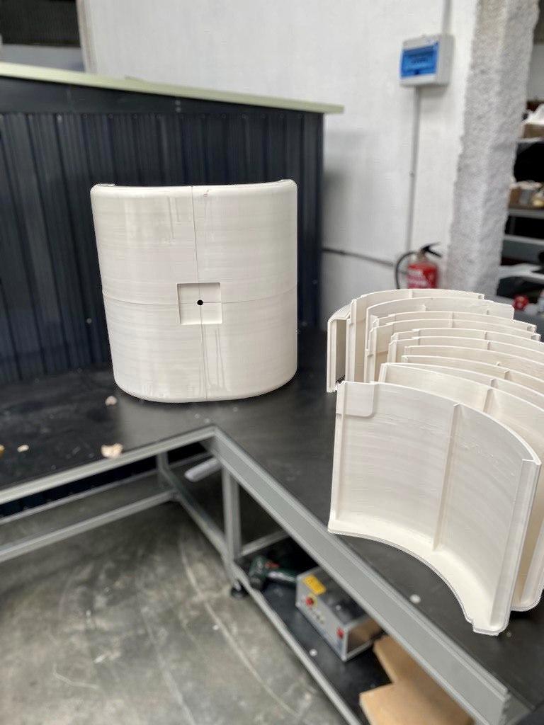 Fabricación Mixta de 4 contenedores de Reciclaje con Impresión 3D – Additium3D