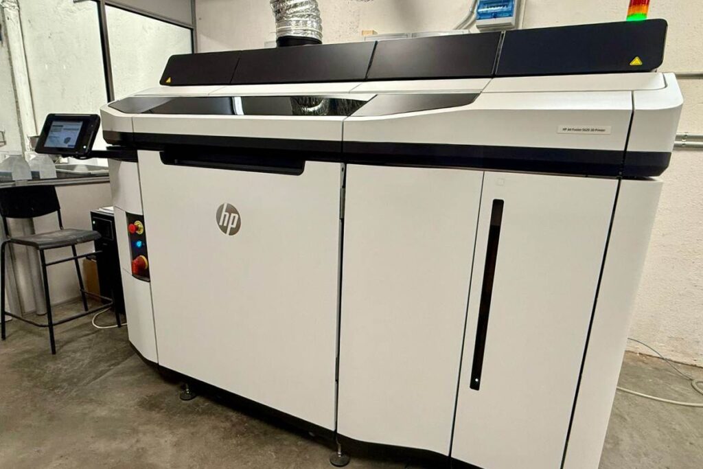 MJF 3D Printing - Polyamide 12S Industrial production with the world's most advanced 3D printing technology.